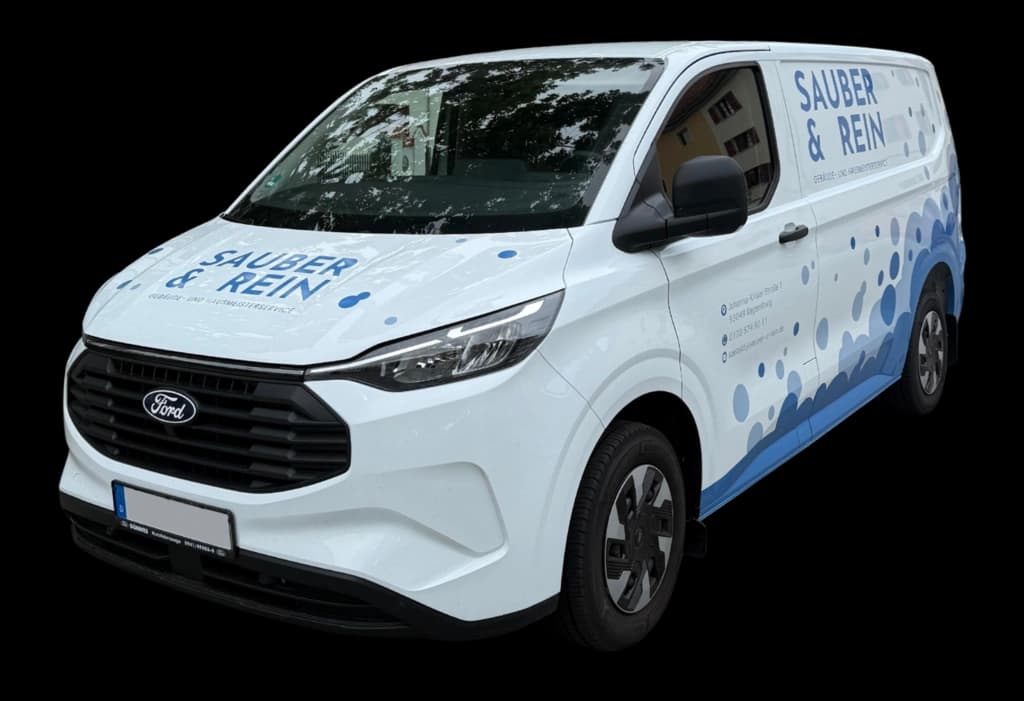 Weißer Ford Transit mit Sauber & Rein Firmenbeklebung